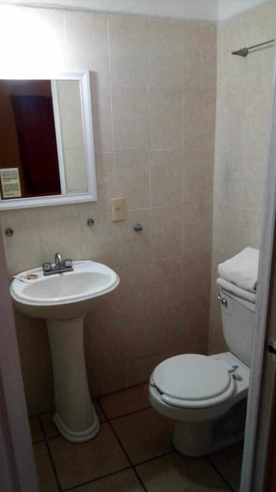 Hotel Castilla Y Leon Guadalajara Bagian luar foto