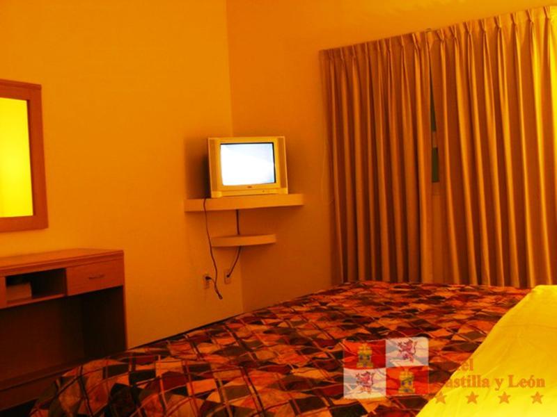 Hotel Castilla Y Leon Guadalajara Bagian luar foto