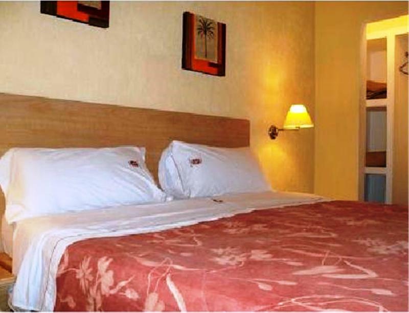 Hotel Castilla Y Leon Guadalajara Bagian luar foto